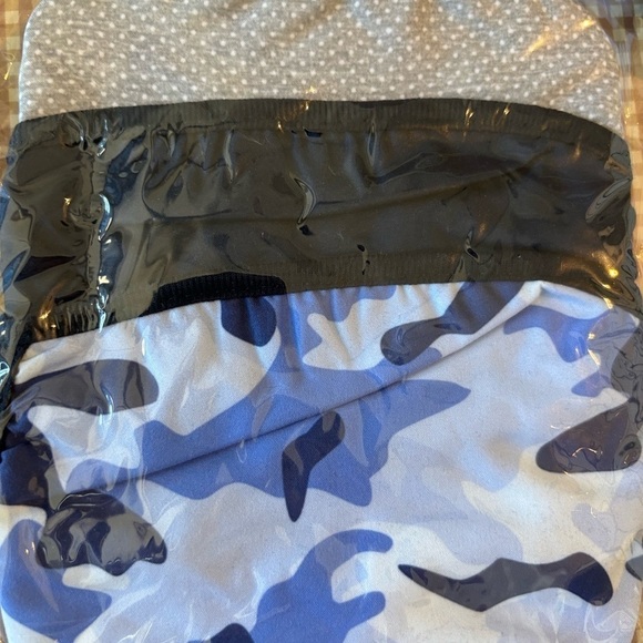 4 pack of Reusable adult size face masks. 12 MASKS. NEW. Camouflage. Dots. Solid - Picture 5 of 8